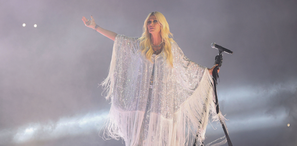 «Η κάπα που φορούσε η Βίσση στο Καλλιμάρμαρο είχε 600.000 κρυστάλλους. Ζύγιζε 8 κιλά. Στα 5 λεπτά την πέταξε»